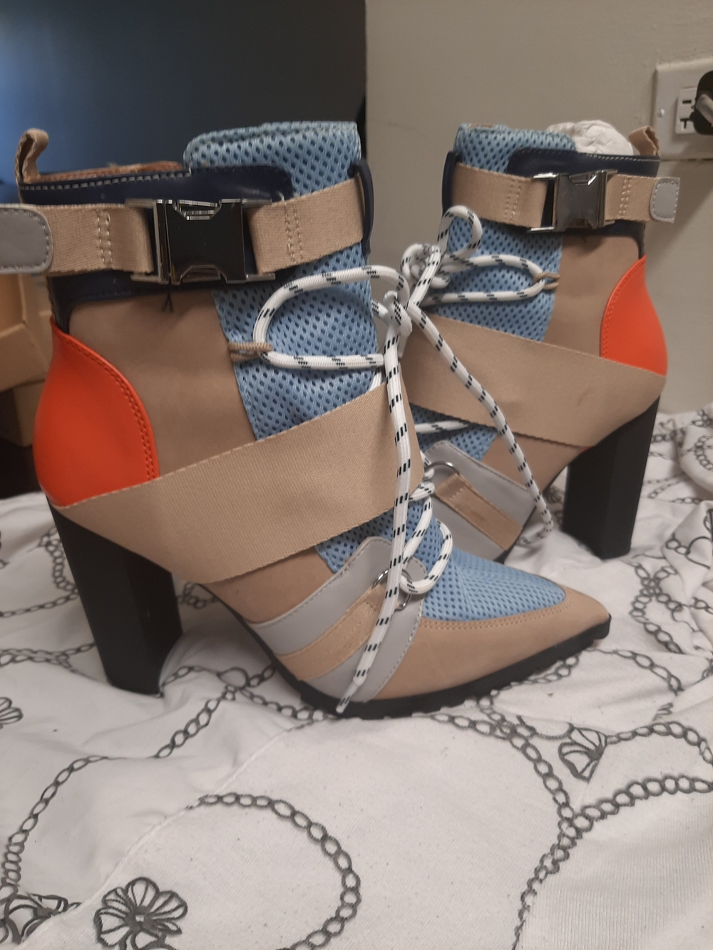 Steve Madden - Picture 5 of 7